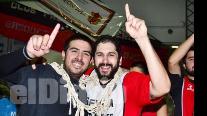 Ezequiel Martínez y Patricio Márquez compartiendo la red del campeonato..