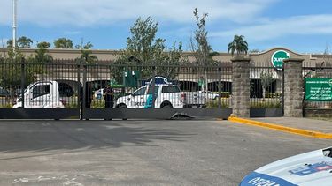 EVACUACIÓN. Se cerraron los accesos y se retiran tanta personal como clientes.