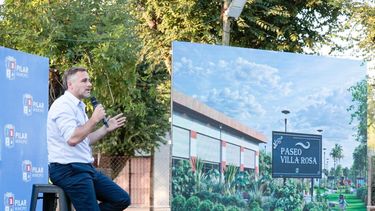 El intendente Federico Achával, esta tarde, durante la presentación del Paseo Villa Rosa, ante vecinos e instituciones.&nbsp;