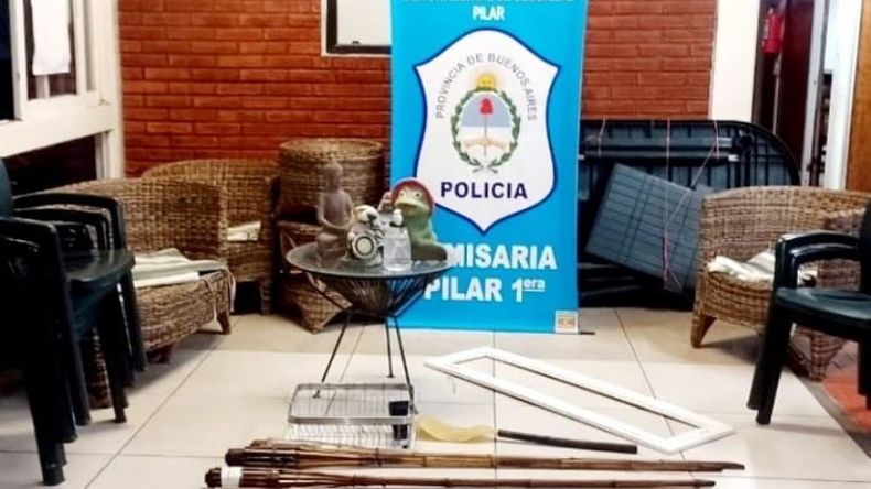 Los elementos robados fueron hallados en el jardín de la vecina de las víctimas. .