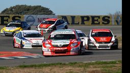 Matías Rossi largó 5º y marchaba 3º hasta el abandono de Spataro, en la final de Rafaela..