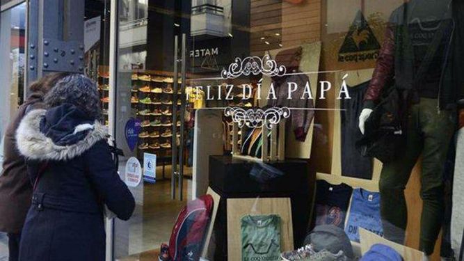 DÍA DEL PADRE. De acuerdo con las proyecciones, la prioridad de gasto estará destinada a la compra de indumentaria.