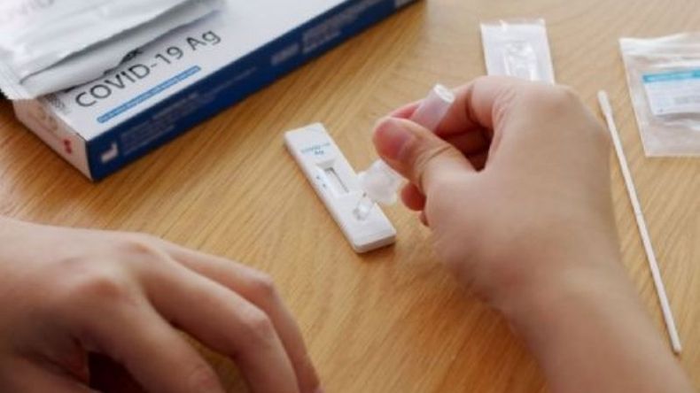 El autotest se venderá en farmacias y los resultados deberán ser reportados de forma obligatoria. .