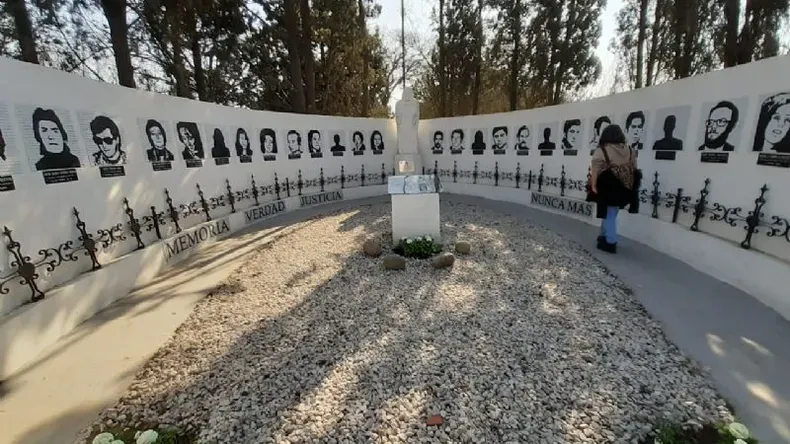 NUNCA MÁS. El memorial que recuerda a las víctimas de la Masacre de Fátima.
