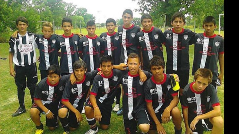 La categoría 2000 de Fénix de las infantiles de AFA se despidió con una victoria..