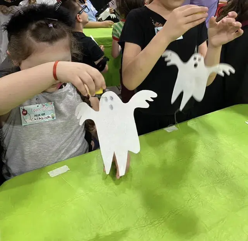 Didáctico Espacio: taller de experimentos para Halloween. (somosohlala.com).