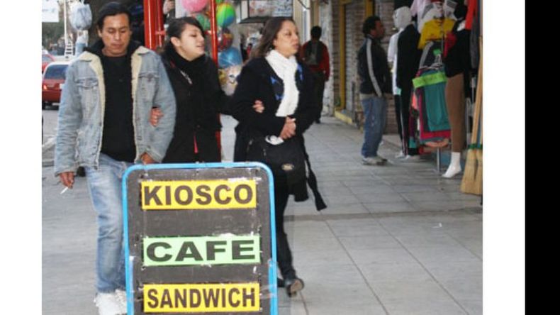 Comida al paso, otro de los rasgos distintivos del nuevo corredor comercial..