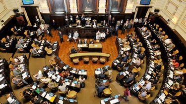Media sanción a la ley que limita las reelecciones