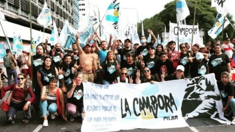 MILITANTES. La Cámpora sale a las plazas para apoyar los proyectos del oficialismo. .