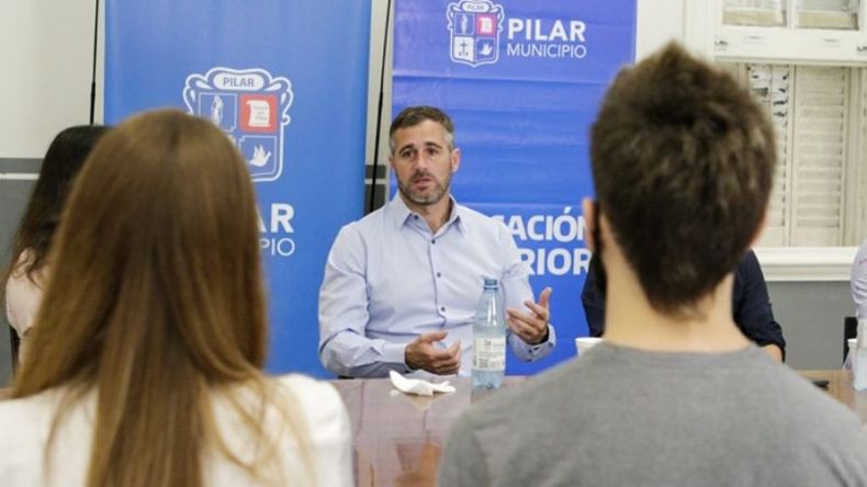 LANZAMIENTO. Achával presentó ante estudiantes la nueva oferta de carreras con títulos oficiales..