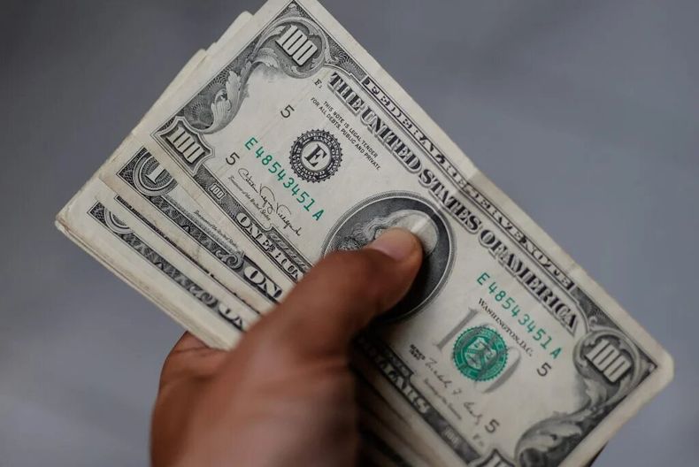 El dólar blue explota nuevamente y escala $20 hasta casi los $600 marcando un nuevo récord histórico.