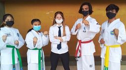 CUARTETO. El Team Molina junto a la profe Soledad..