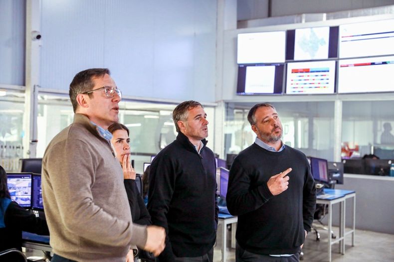 RECORRIDA. Achával con Kruse, Peralta y Laurent en el COM.