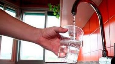 El agua podría sufrir un aumento del 32% este año. .