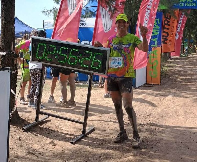 RELOJ. Juan Cena y el tiempo que empleó en dar 7 vueltas al circuito.