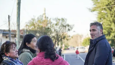 OBRAS. Achával visitó el barrio y dialogó con los vecinos.