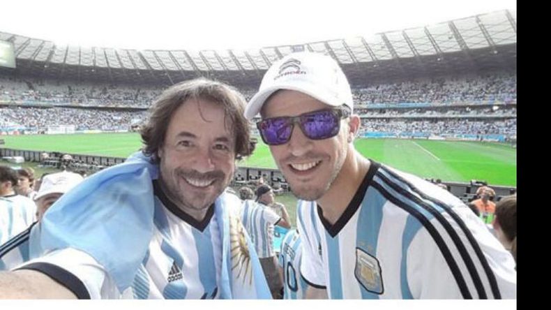 Matías es Mundial. Aprovechando que tenía el fin de semana libre en el automovilismo, Matías Rossi se fue a Brasil a alentar a la Selección. Y en el Mineirao se dio el gusto de sacarse la foto fashion junto a Ricky Sarkany..
