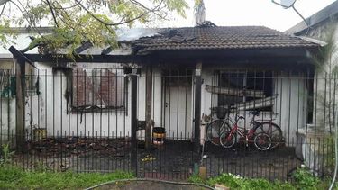 No tenían luz y una vela les incendió la casa