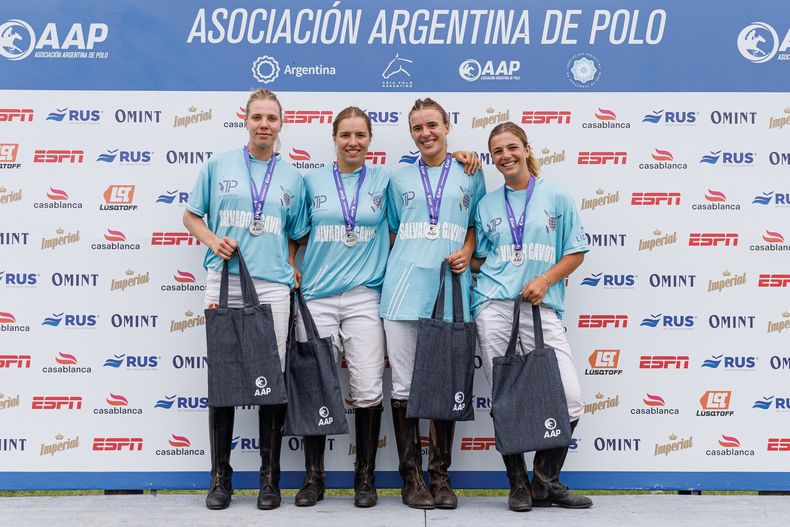 DE PLATA. Las chicas de Capilla del Señor PC La Matuza ganaron en la categoría 11-15. DE PLATA. Las chicas de Capilla del Señor PC La Matuza ganaron en la categoría 11-15.