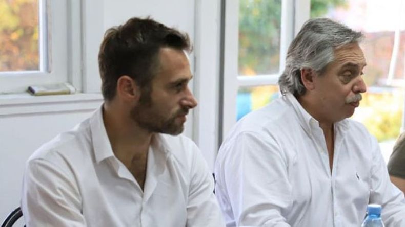 CHARLA. Achával y Alberto Fernández, días atrás en Pilar. .