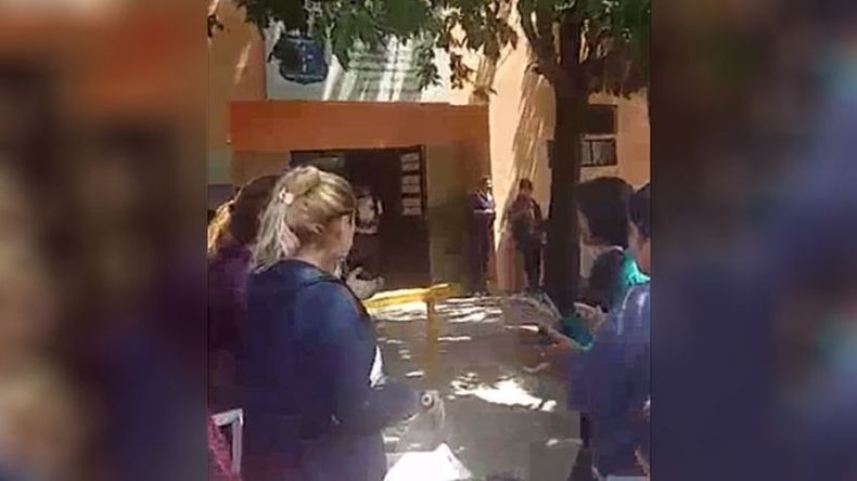PROTESTA. Los padres habían marchado al colegio a principios de diciembre..