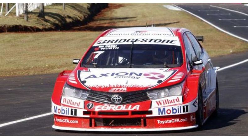 Adelante. Con el Toyota herido, Rossi rescató un 4º tiempo para salir hoy, a las 9.35, líder de su serie..