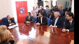 EQUIPO. Zúccaro, con la nueva plana mayor de su gobierno..