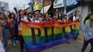 HISTÓRICA. Imágenes de la primera marcha del orgullo realizada en Pilar.&nbsp;