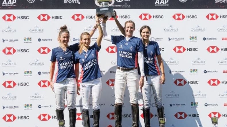 Binacional. El cuarteto de La Dolfina retuvo la corona del Abierto Argentino..
