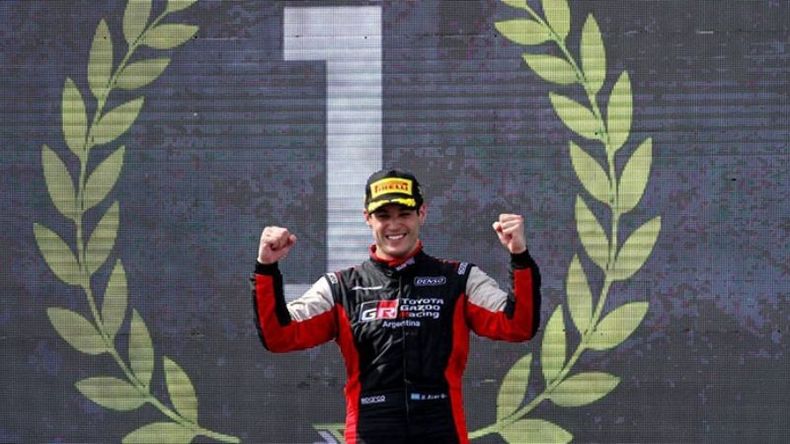 Azar es bicampeón..
