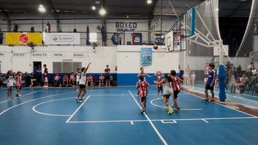 A JUGAR. Los chicos de Unión hicieron su estreno como locales. A JUGAR. Los chicos de Unión hicieron su estreno como locales.