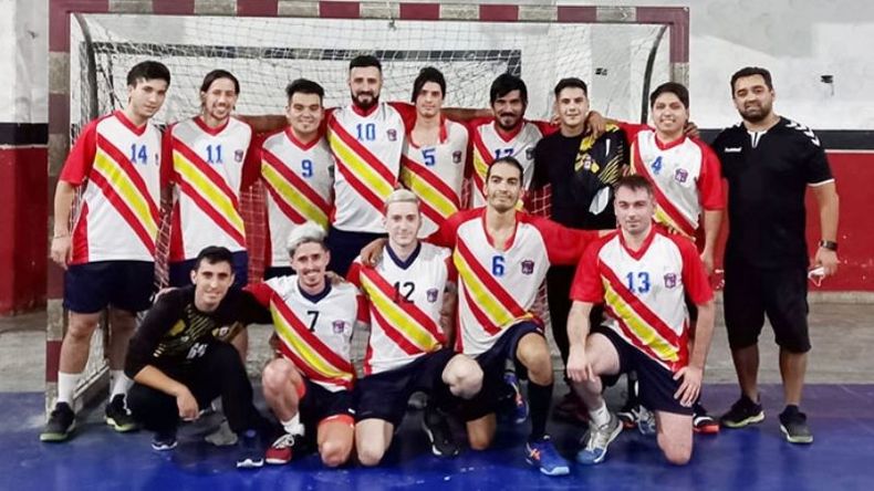 DEBUT. El equipo masculino de Muni Pilar, que arrancó la temporada metropolitana..