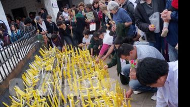 OFRENDA. Como cada año, los fieles llegan para agradecer..