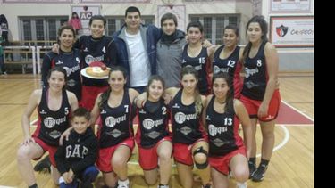 El primer equipo del Rojinegro volvió al triunfo en la calle Dorrego y sueña con el ascenso..