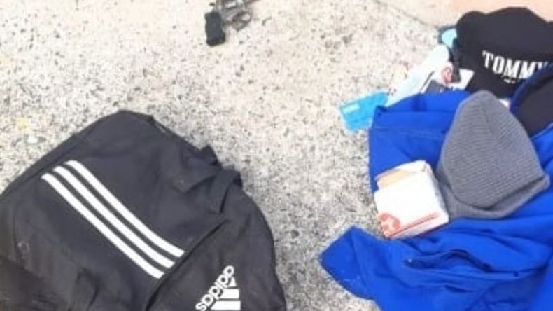 En la mochila que perdió el ladrón se halló un revolver calibre 22. .