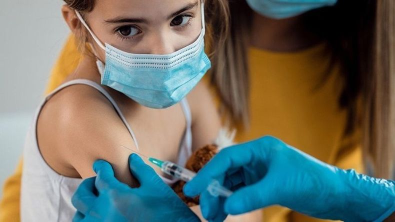 Desde mañana, los niños no deberán esperar un turno para concurrir a vacunarse con la primera dosis. .