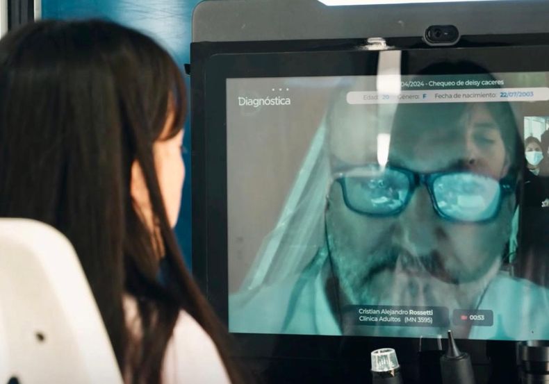 TELEMÉDICOS. Pueden tomar la temperatura o realizar las observaciones del caso.