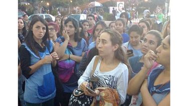 PROTESTA. Los alumnos reclamaron que las puertas se mantengan abiertas..