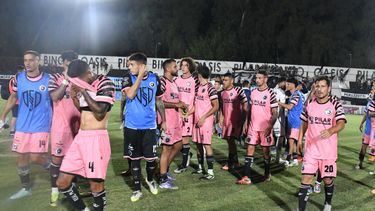 NO SE PUDO. Los jugadores de Real Pilar, tras consumarse la segunda derrota consecutiva en Pilar. NO SE PUDO. Los jugadores de Real Pilar, tras consumarse la segunda derrota consecutiva en Pilar.