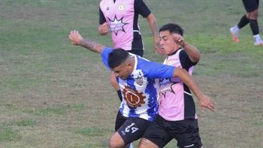 ATAQUE. Ezequiel Huguetti, de Deportivo Metalúrgico, sería titular en La Plata.