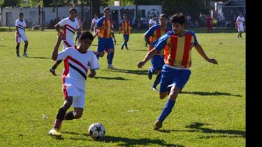 Los pibes de Toro se lucieron ante América. Goleaban 4-0 y terminó 4-2..