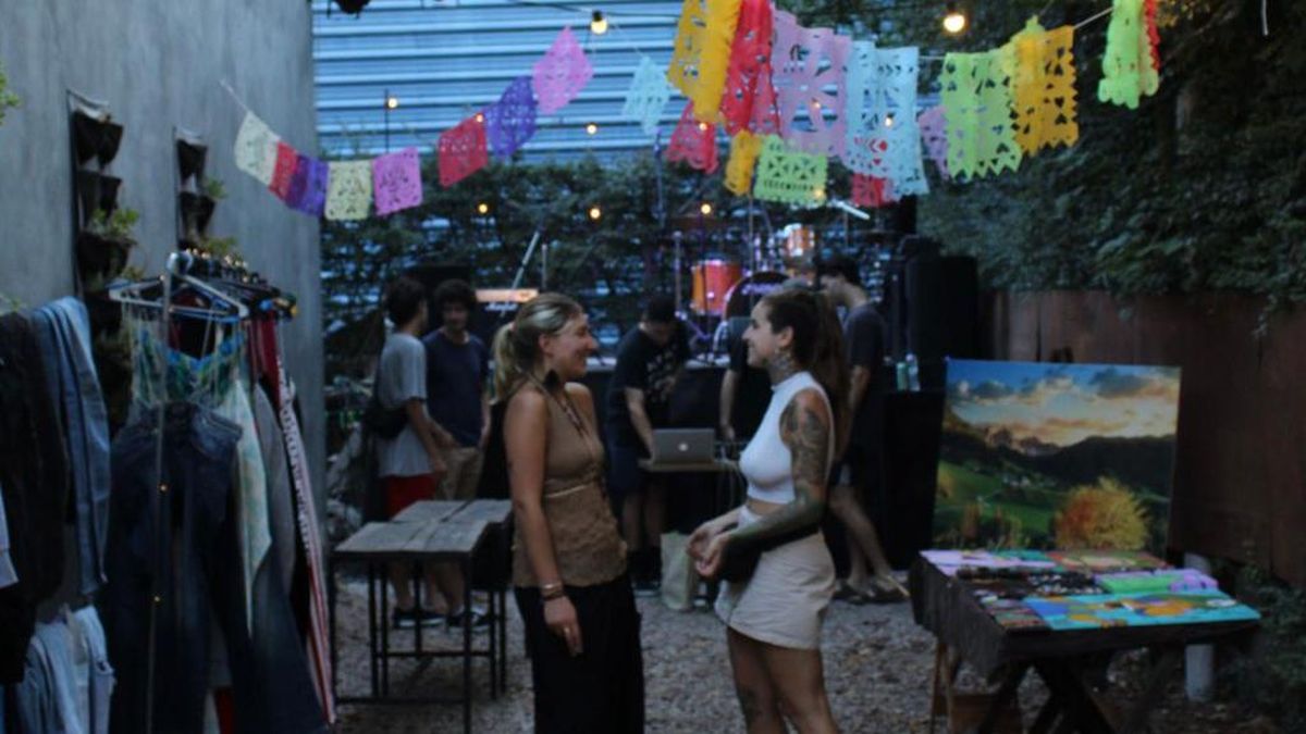 Feria de ropa usada y música en vivo en el kilómetro 47