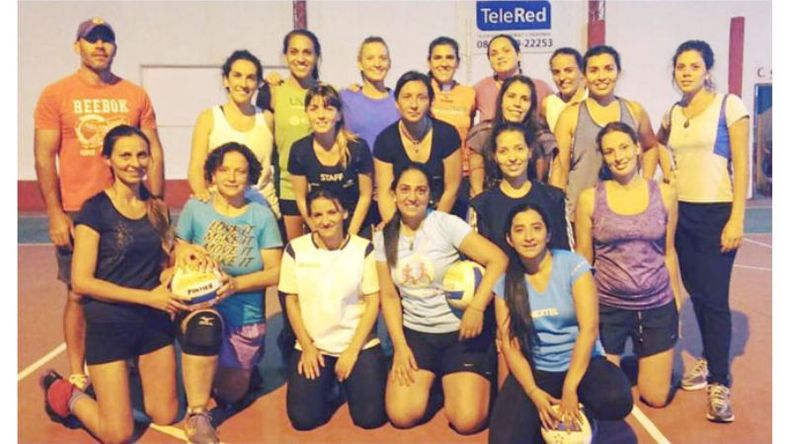 HAY EQUIPO. El plantel que entrena bajo las órdenes de Andrés Ligorria..