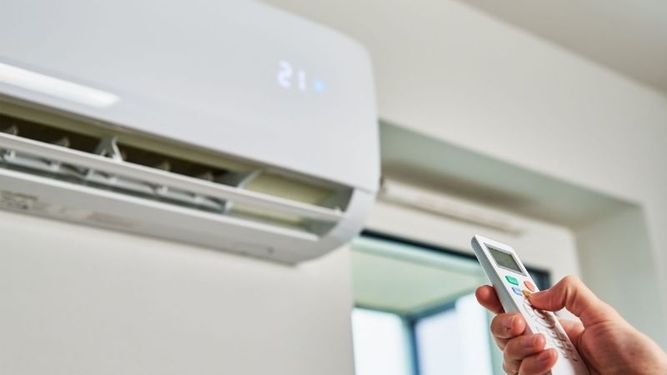 Para ahorrar energía se recomienda poner el aire acondicionado a 24° C en verano y a 20° C en invierno..
