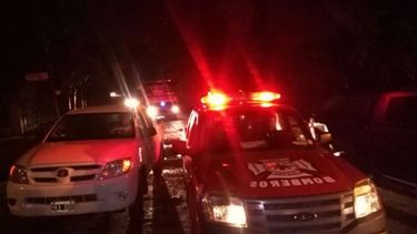 Personal de bomberos, en el lugar del hecho. .