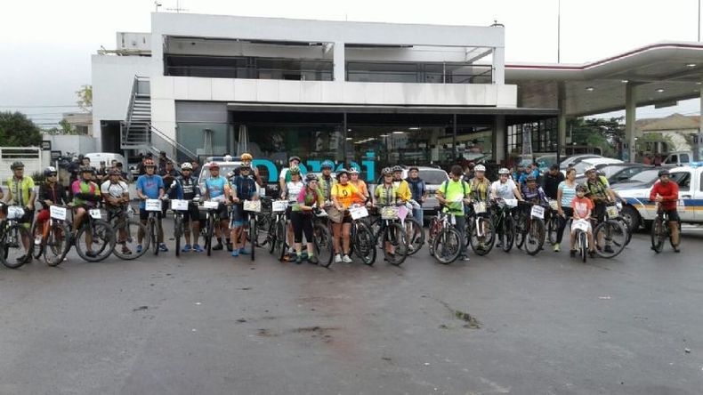 Los ciclistas se concentraron en el cruce de Panamericana y ruta 25..