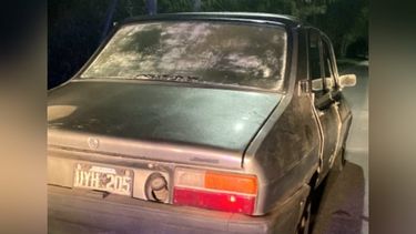 ROBADO. El Renault 12 en el que se desplazaba el delincuente.