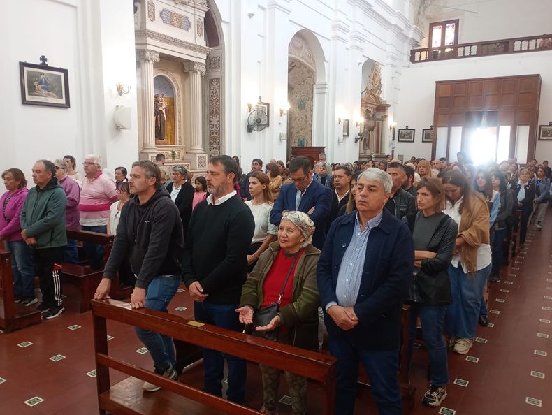 Federico Achával y su gabinete participaron de la misa de exequias por Francisco en la iglesia de Pilar.