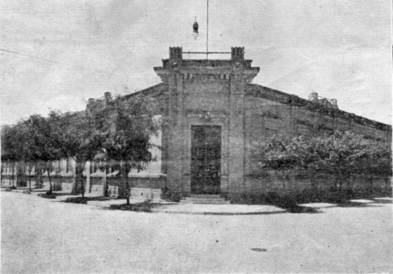 Un símbolo de Pilar: la Escuela Nº1, en Rivadavia e Hipólito Yrigoyen. La foto es del año 1943.