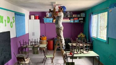 ARREGLOS. Continúan sin clases las escuelas cerradas por grietas y derrumbes..
